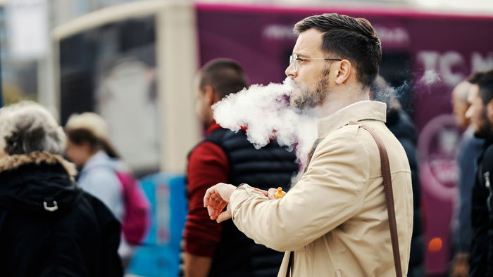 elfbar elfa kaufen 🚭 Vapes – harmloser Trend oder unterschätztes Risiko? Stylisch, fruchtig,  scheinbar harmlos – so werden E-Zigaretten in Social Media & Musikvideos  präsentiert. Doch Studien deuten darauf hin: 👉 Jugendliche, die vapen,  greifen main image 0